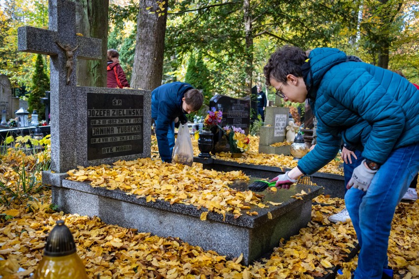 Szczecinianie już przygotowują Cmentarz Centralny na...