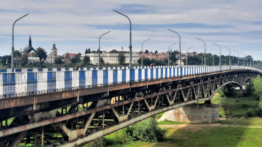 Stary most na Wiśle w Sandomierzu i jego ostatnie chwile przed rozbiórką. To wciąż bardzo lubiana przez mieszkańców przeprawa. Zdjęcia 