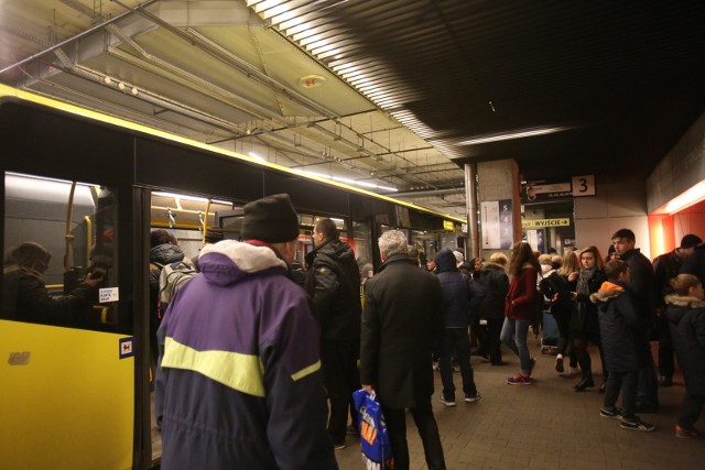 Autobusy jeżdżą w Boże Narodzenie według świątecznego rozkładu jazdy. Sprawdź go tutaj