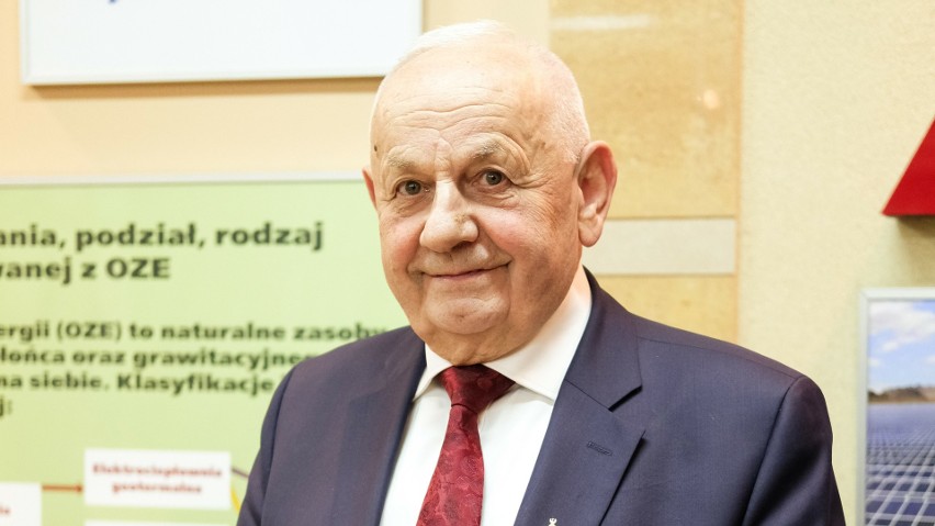 dr hab. inż. Stanisław Łuniewski, prof. ENU w Astanie...