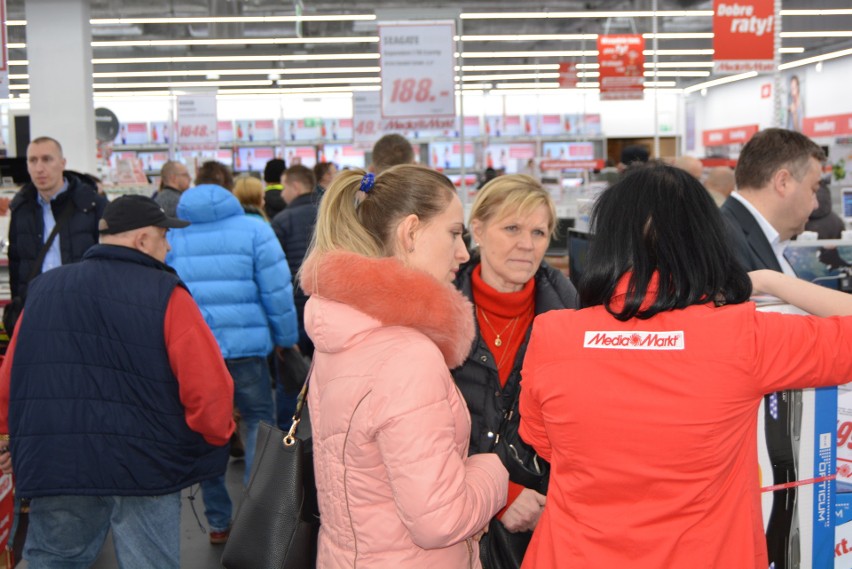 Otwarcie Bursztynowa Park w Ostrołęce: tak wyglądają sklepy Decathlon, Media Markt, Smyk, Jysk, Komfort i Komfort Łazienki [ZDJĘCIA+WIDEO]