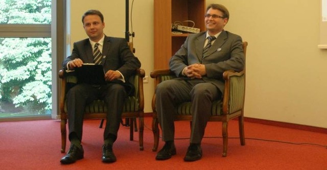 Michał Wasilewski (z lewej) i Tomasz Hałas na spotkaniu kończącym kampanię wyborczą PO w Gorzowie.