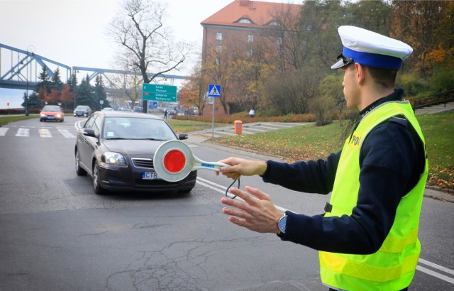 Policjanci z lipnowskiej „drogówki”, wspomagani przez policjantów prewencji, prowadzili działania pod nazwą „Pasy”.