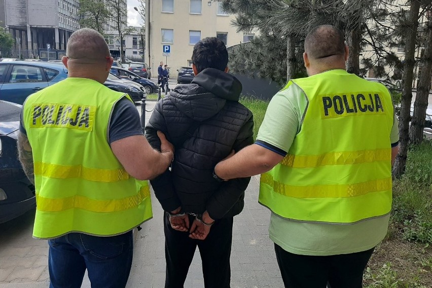 Policyjny pościg w centrum Łodzi. Dwaj mężczyźni uciekali matizem przed policjantami