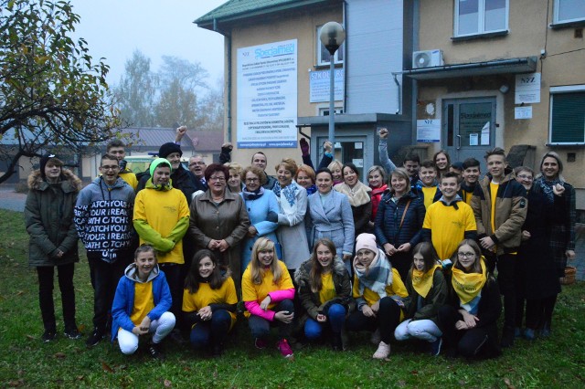 Zespół Hospicjum Domowego w Wiśniowej oraz Stowarzyszenia Bądźmy Razem, które wspiera jego działalność