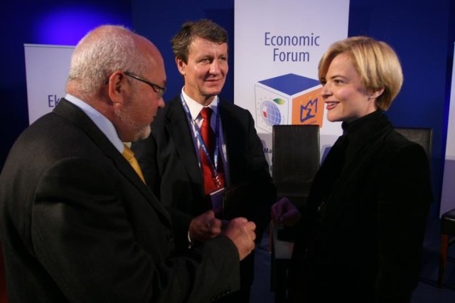 Andrzej Czerwiński  (w środku) podczas Forum Ekonomicznego w Krynicy. Towarzyszą mu Krzysztof Pawłowski (z lewej) i Monika Richardson