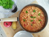 Risotto pomidorowe. Pyszny i sycący obiad, przy którym się nie napracujesz. Przepis na risotto z pomidorami, kurczakiem i bazylią