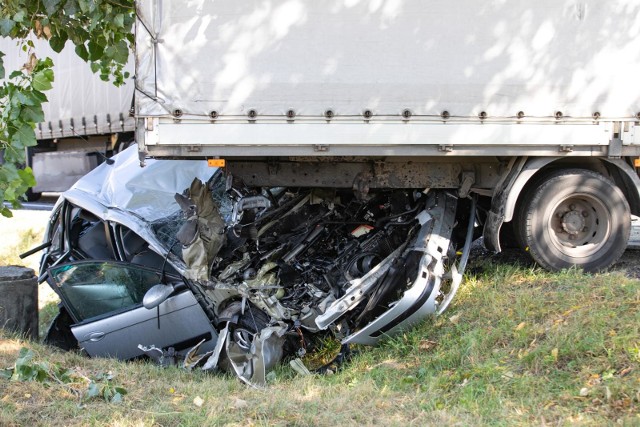 Na znacznym odcinku „dziesiątka” jest wąska, nie ma utwardzonych poboczy. O tragedię tu zbyt łatwo  