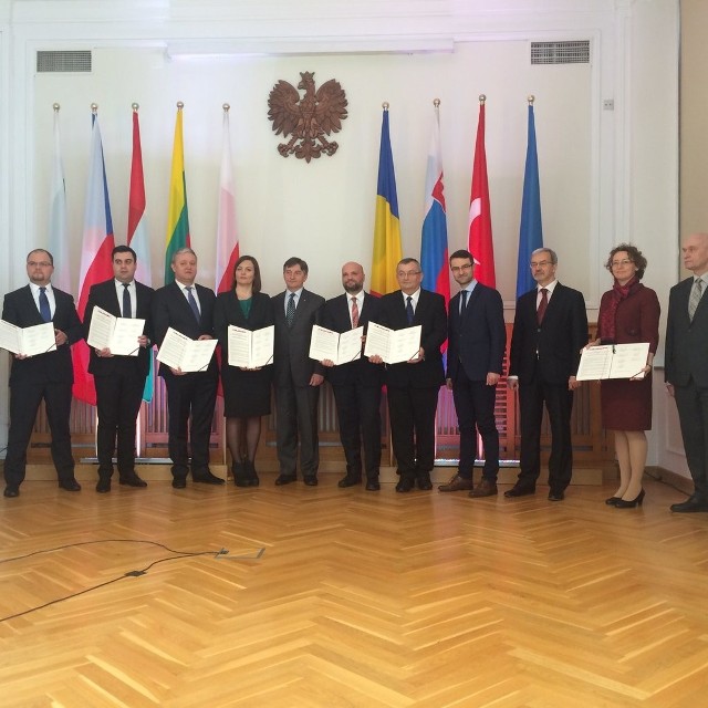 Uczestnicy konferencji podpisali wspólną deklarację woli o budowie tej drogi.