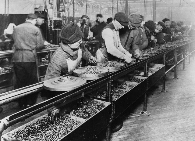 Linia produkcyjna Forda w 1913 roku