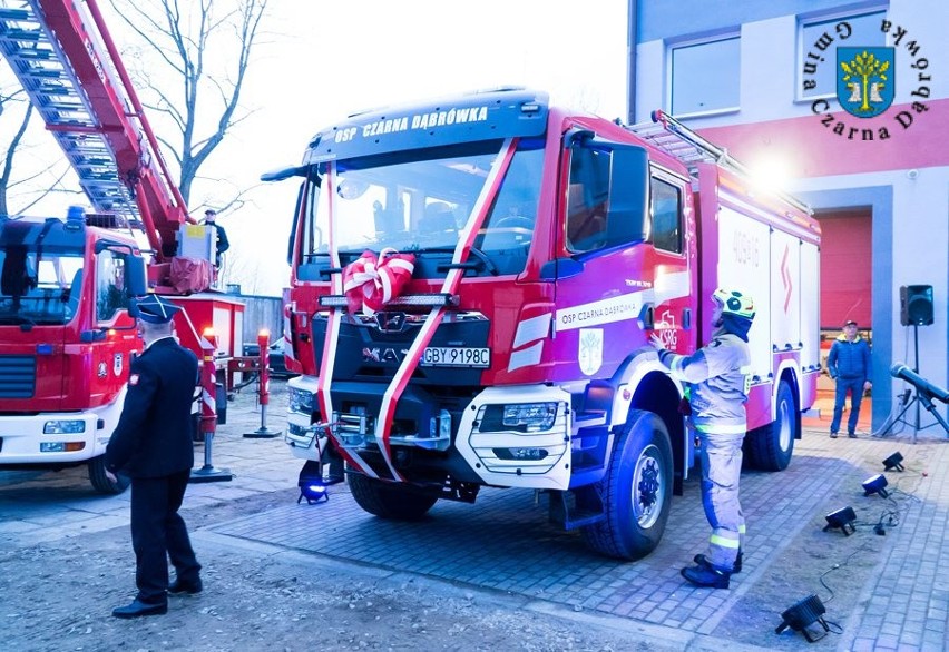 Nowy wóz bojowy dla strażaków z Czarnej Dąbrówki.