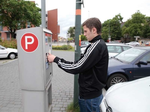 Kierowca korzystający z parkomatu nie ma żadnej pewności, że urządzenie wyda mu bilet parkingowy.