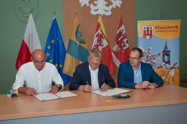W piątek gmina Kluczbork podpisała umowę z wykonawcą ostatniego odcinka obwodnicy Kluczborka.