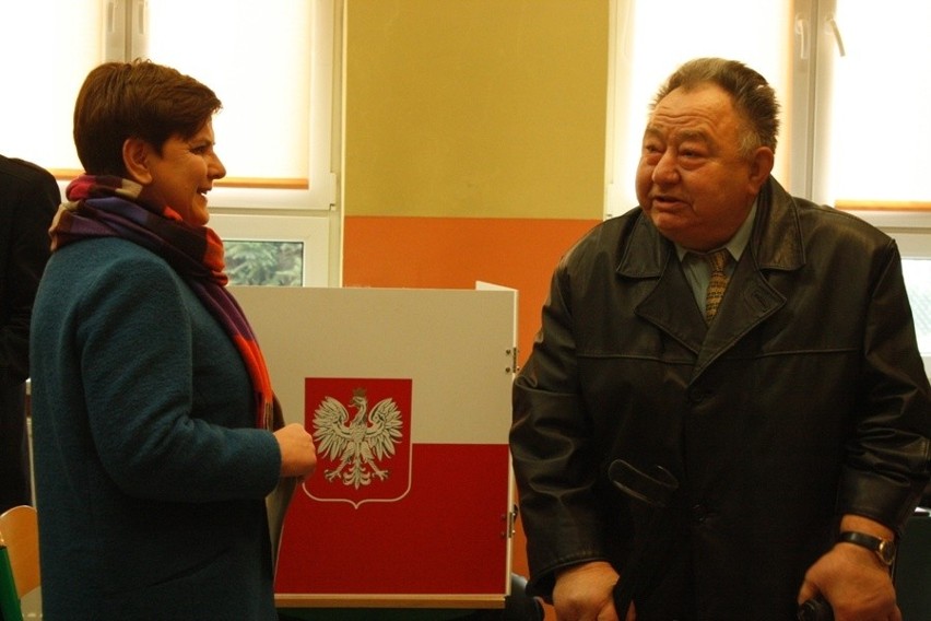 Beata Szydło głosowała w Przecieszynie [WIDEO, ZDJĘCIA]