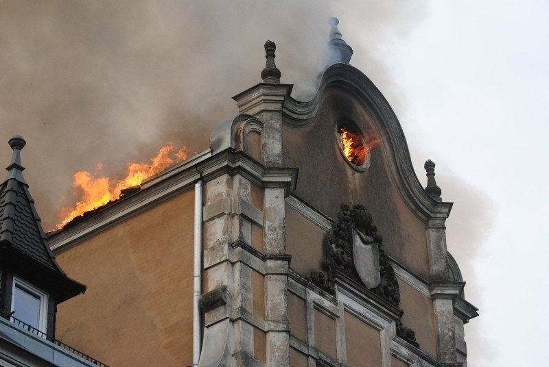 Pożar zabytkowego pałacu w Wonieściu.