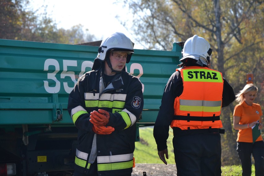 Widowiskowe manewry służb ratowniczych w Państwowej Wyższej Szkole Zawodowej