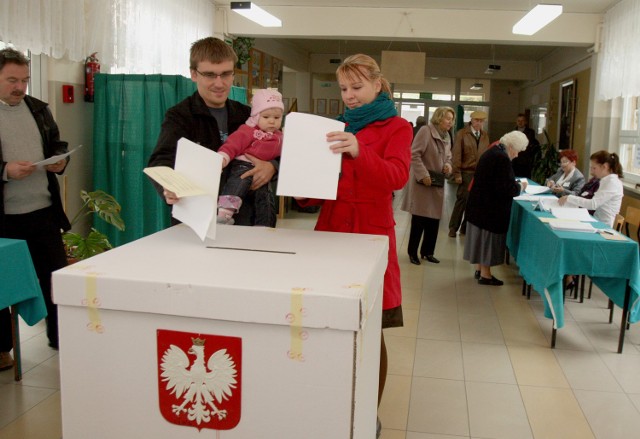 Kontrole inspektorów w urzędach mają związek z wyborami samorządowymi, które zaplanowano na 16 listopada