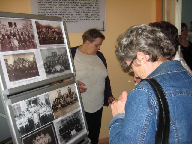 Na czas Biesiady przygotowano też wyjątkową wystawę archiwalnych fotografii wykonanych w gminie Dąbrowa. 