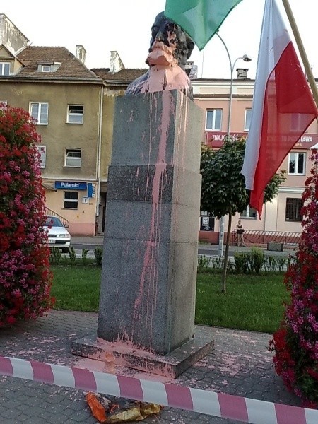 W środę ktoś rzucił koktajlem mołotowa w kierunku Centrum Esperanto. W piątek doszło do kolejnego ataku.