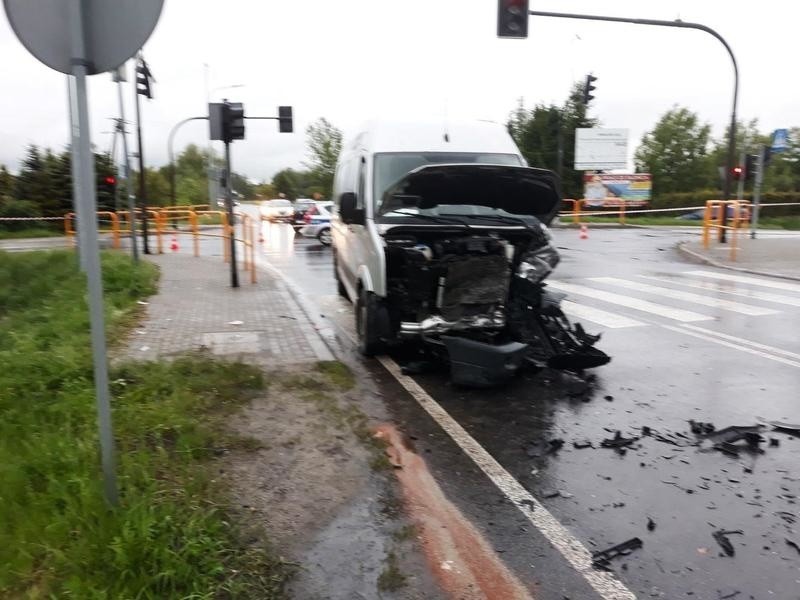 Wypadek śmiertelny na drodze 44 w Zaborzu k. Oświęcimia. Jedna osoba nie żyje, dwie są ranne po zderzeniu dwóch samochodów
