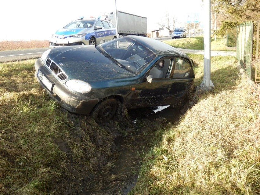 Zderzenie na krajówce w Żernikach Górnych w powiecie buskim. Ranna kobieta z lanosa 