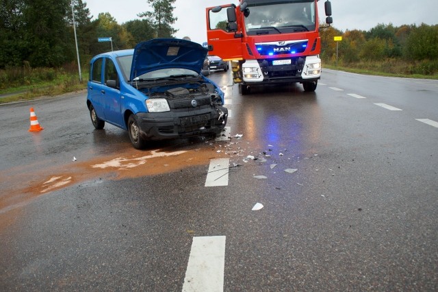 W czwartek (10 października) doszło do kolizji dwóch samochodów osobowych w pobliżu zjazdu na obwodnicę Słupska (węzeł Głobino). Jedna osoba została poszkodowana. Odwieziona została do słupskiego szpitala.