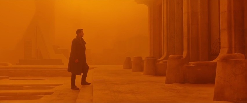 „Blade Runner 2049”. Zobacz efektowny zwiastun sequela „Łowcy androidów”! [WIDEO]