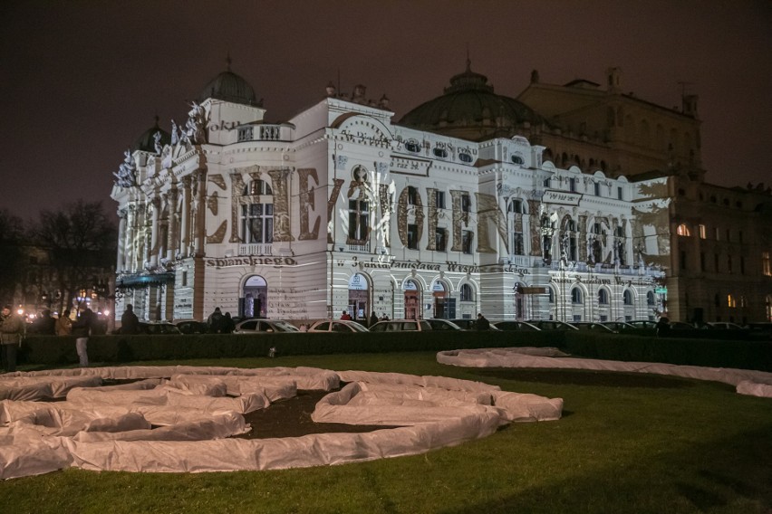 Niezwykły spektakl na fasadzie Teatru Słowackiego