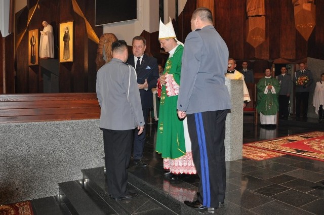 Z okazji wojewódzkich obchodów święta patrona policji św. Michała Archanioła w kościele pw. NMP Matki Kościoła w Białymstoku odprawiona została uroczysta msza. Podczas jej zakończenia wiceminister spraw wewnętrznych i administracji Jarosław Zieliński wręczył podinsp. Jackowi Tarnowskiemu rozkaz o powołaniu go na stanowisko zastępcy komendanta wojewódzkiego policji w Białymstoku.