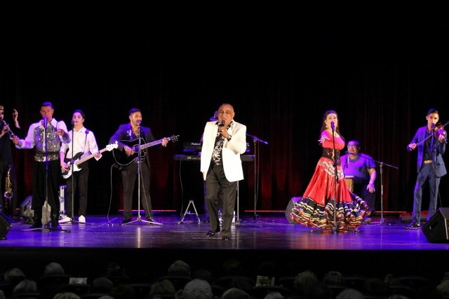 Don Vasyl i towarzyszący mu muzycy zaczarowali publiczność cygańską muzyką, śpiewem, tańcem i kolorowymi strojami