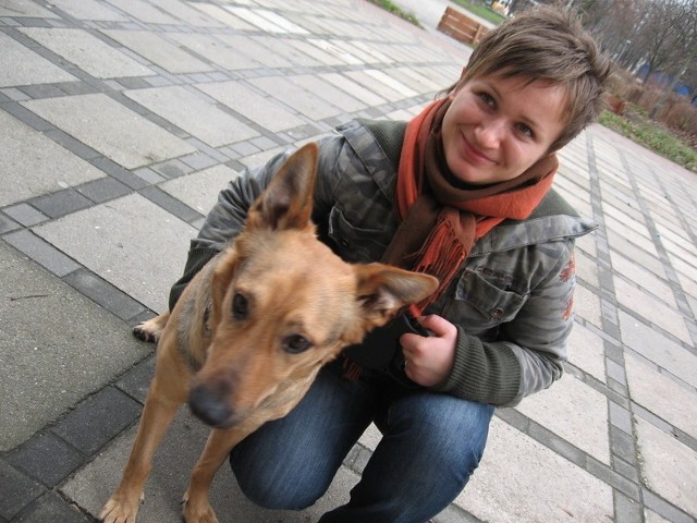 Maria Zięba opiekuje się bezdomnymi psami.