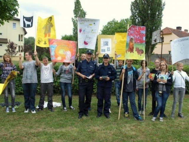W akcji udział wzięli policjanci i pierwszoklasiści z gimnazjum nr 1 w Międzyrzeczu.