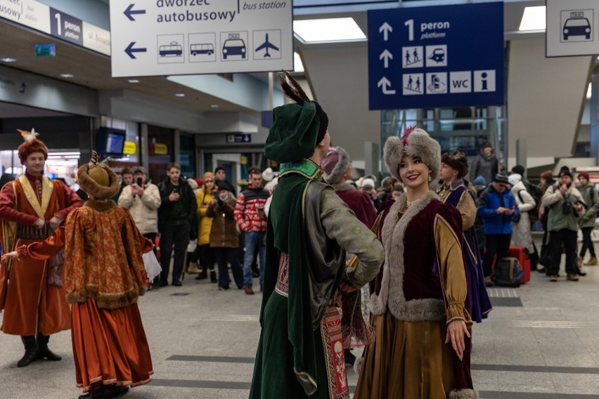 Cracovia Danza zatańczyła na Dworcu Głównym