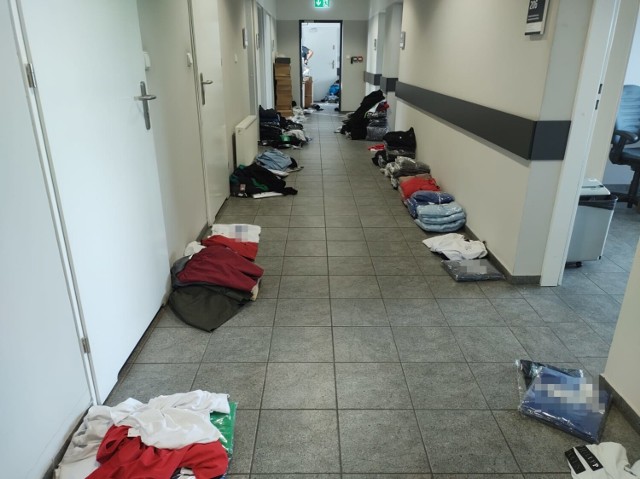 Dwie obywatelki Bułgarii mają problem. Niedługo staną przed sądem za sprzedaż podrabianych ubrań.
