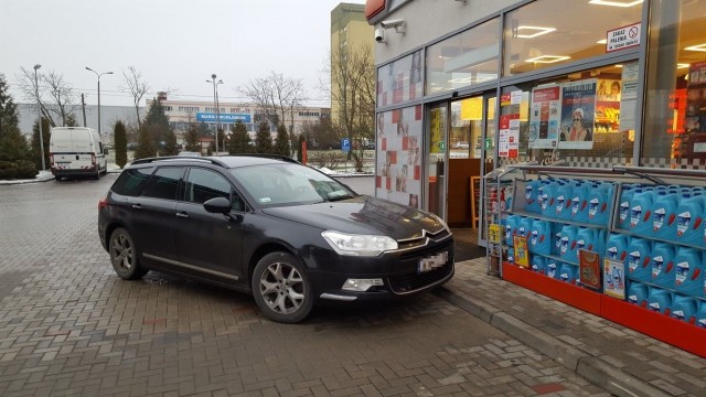 Stacja paliw przy Alei 1000-lecia Państwa Polskiego