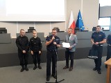 Śląska Policja zainaugurowała akcje „Bezpieczne Wakacje”. Była to także okazja do uhonorowania wybranych uczniów z klas mundurowych