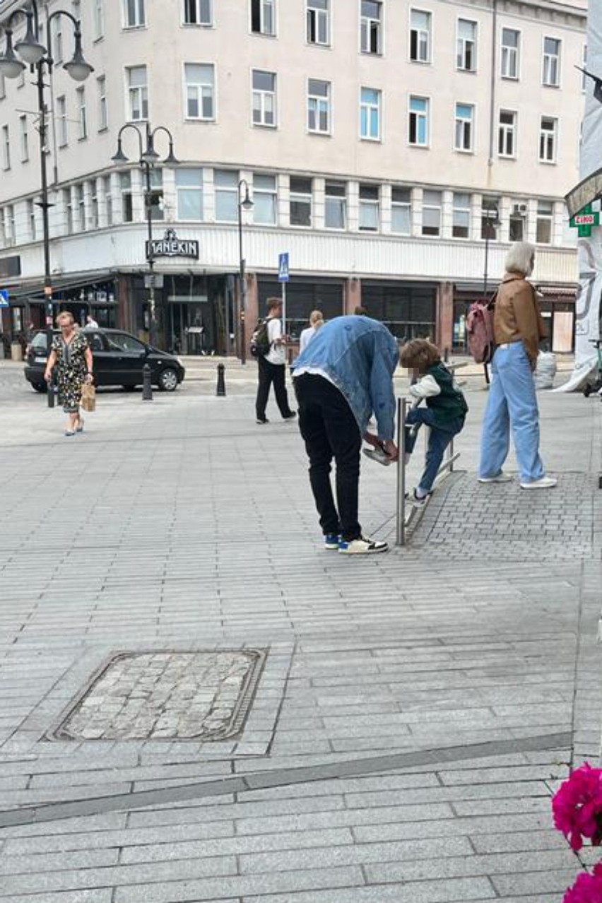 Sfotografowali Wojciecha Szczęsnego na mieście z synkiem. Oto, co zrobił, gdy spadł mu bucik! [PAPARAZZI]