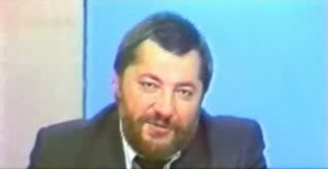 Zbigniew Krzywicki, radny Województwa Podlaskiego. Na zdjęciu w studiu wyborczym w 1991 roku, kandydat do Sejmu RP.