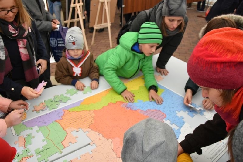 Wielki piknik niepodległościowy z okazji 11 listopada na rynku Manufaktury [zdjęcia]