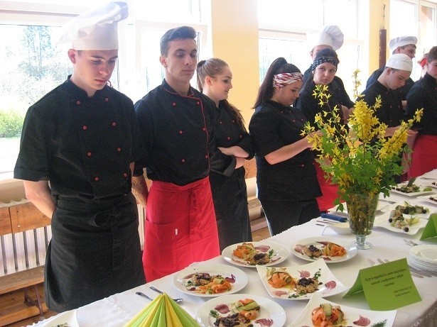 Zdrowo, smacznie i regionalnie, czyli konkurs kulinarny w nowosolskim "Spożywczaku" (zdjęcia)