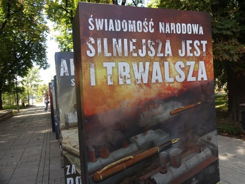 Nowa ekspozycja na skwerze Stefana Żeromskiego w Kielcach. Jej tematem walka o granice rodzącej się niepodległej Polski 
