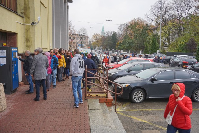 Zdenerwowani kierowcy mieli problem z szybkim opłaceniem parkingu.