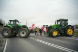 Przez strajk rolników w Kujawsko-Pomorskiem firmy tracą klientów, mieszkańcy mają problem z dojazdem do pracy, szkoły czy lekarza