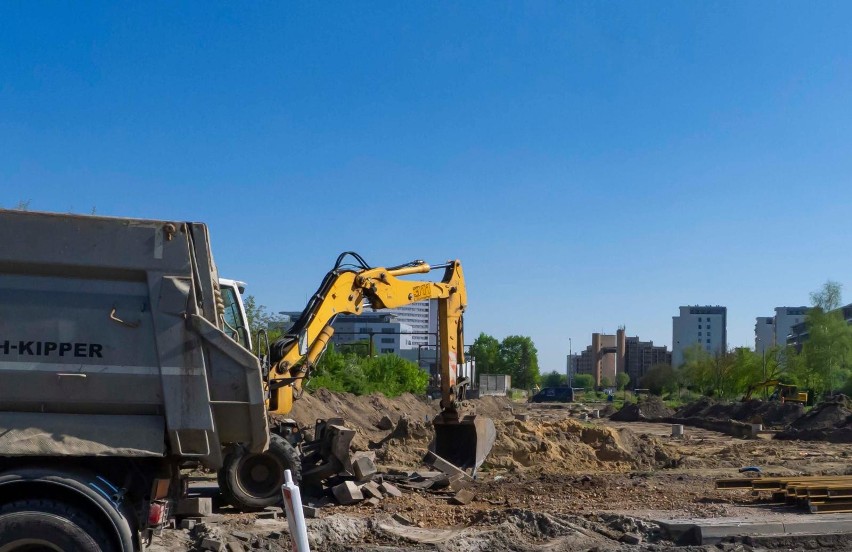 Kraków. Komunikacyjny dramat na północy miasta. Krowodrza zakorkowana z powodu budowy linii tramwajowej do Górki Narodowej [ZDJĘCIA]