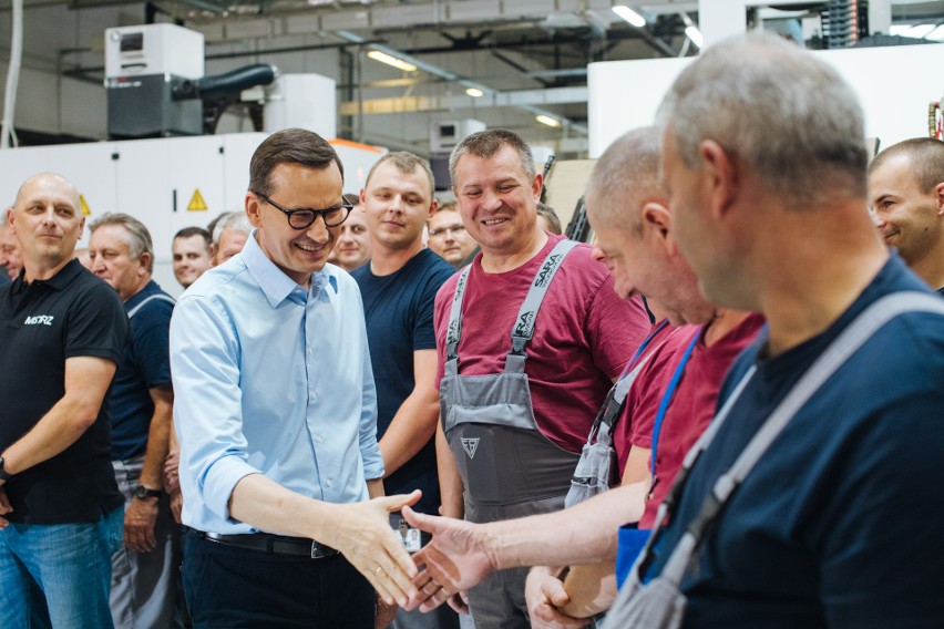 Premier Mateusz Morawiecki odwiedził w środę fabrykę broni "Łucznik" w Radomiu. Zobaczcie zdjęcia