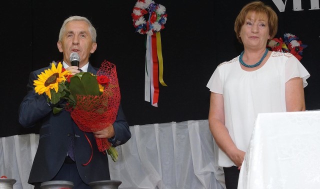 Jadwidze Zieleniewskiej, autorce książki "Nasza wieś Donosy", gratulował także Adam Bodzioch, burmistrz Kazimierzy Wielkiej.