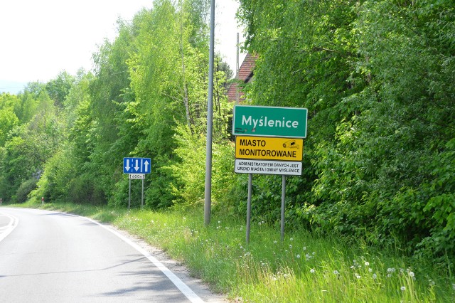 DW 967 biegnie dziś przez Myślenice (jako ulica Słowackiego) w kierunku Brzączowic i dalej Dobczyc. W Myślenicach łączy się z zakopianką