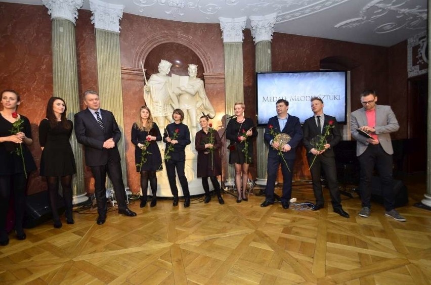 Medale Młodej Sztuki wręczone. Ludzie roku 2014 nagrodzeni