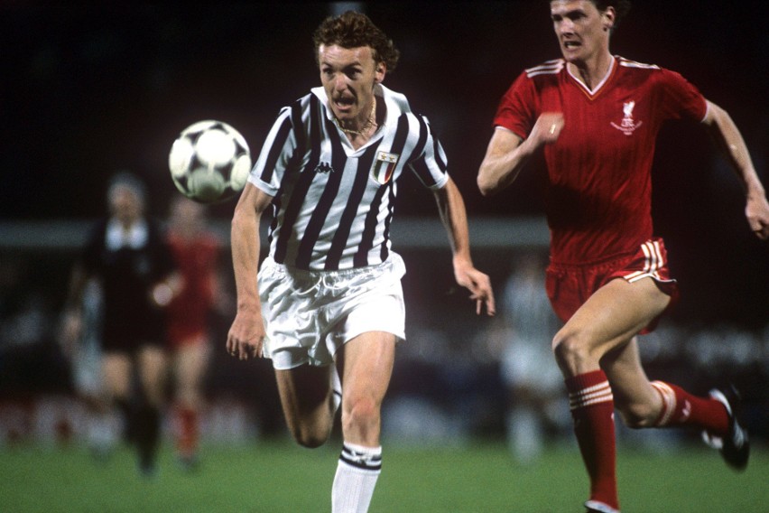 Zbigniew Boniek w akcji podczas finału piłkarskiego Pucharu Europy Juventus-Liverpool (maj 1985 r.)