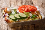 Smakowity kapsalon z frytkami. Polecamy przepis na kapsalon z przyprawą do gyrosa. Smakuje wybornie i robi się go bardzo szybko